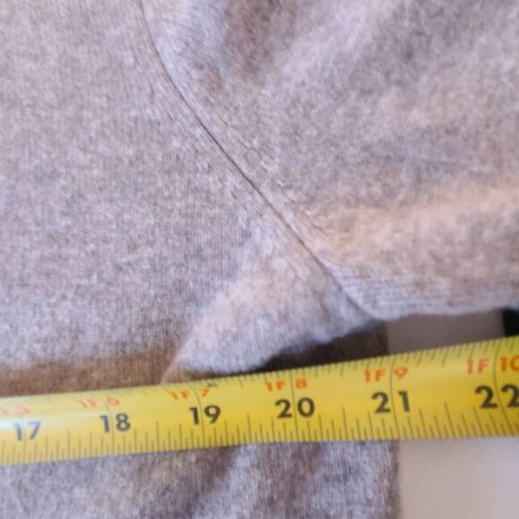 Neiman Marcus Women's Cashmere Pullover Sweater Light Gray Size Large - Picture 7 of 10